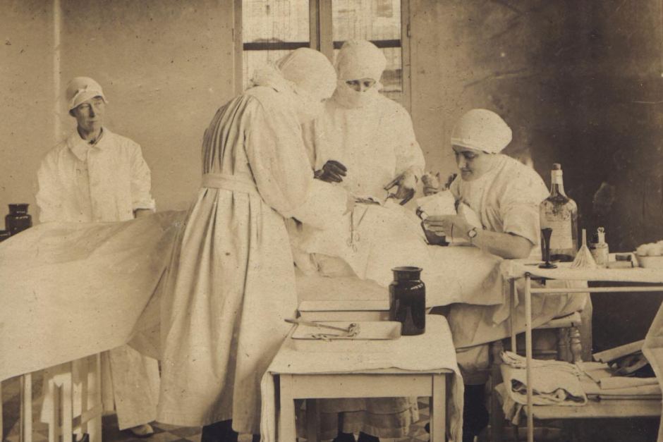 clementina marshall in operating room ww1 abc image about 1917 possibly sydney hospital or  harefiel